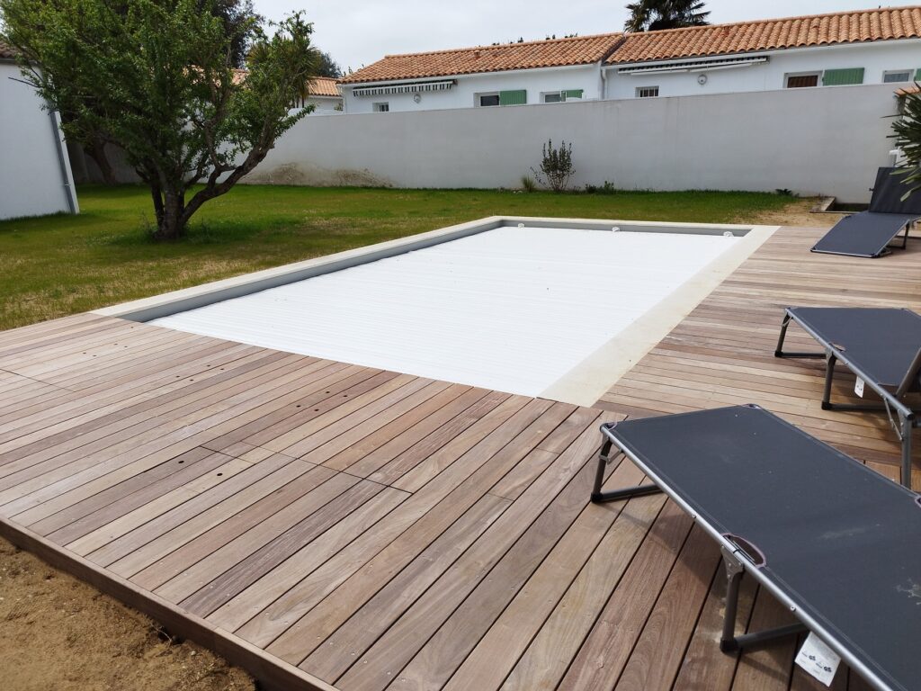 Projet de pose de terrasse Ipé en bordure de piscine sur l'ile de Ré
