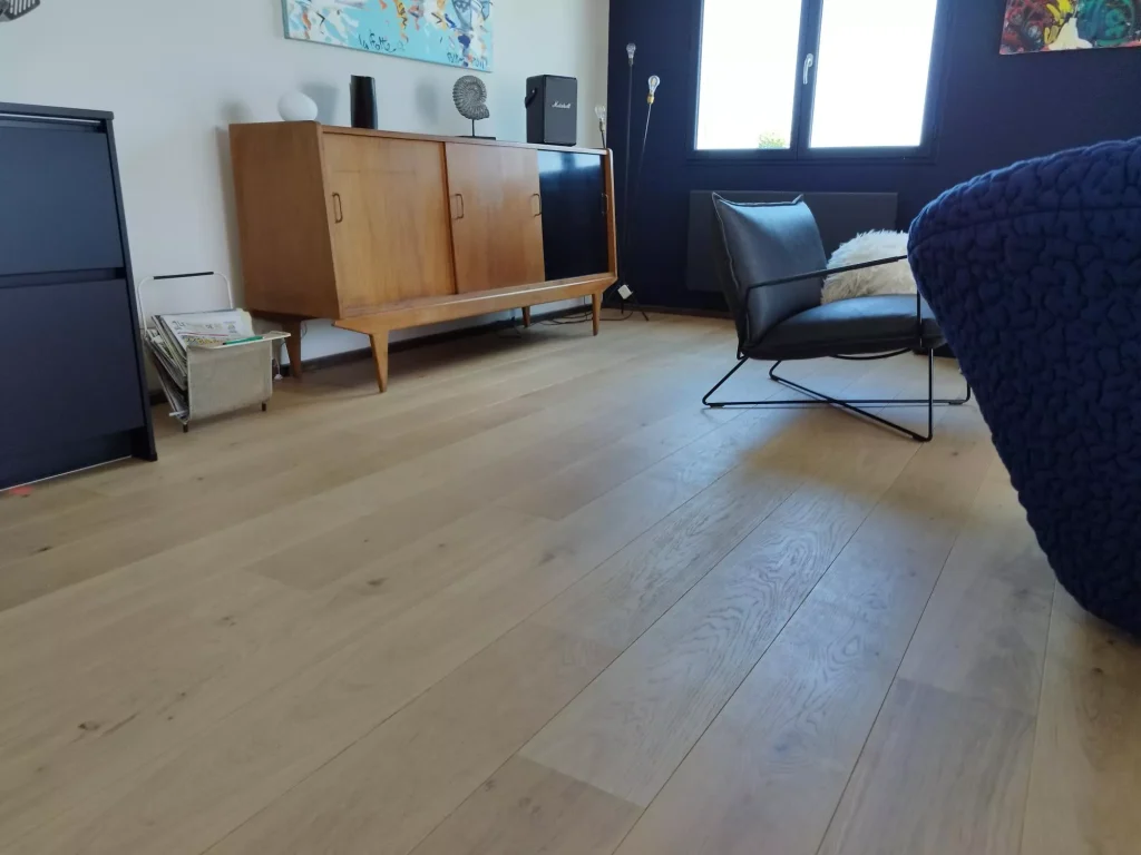 Pose d’un parquet chêne dans une demeure Rétaise