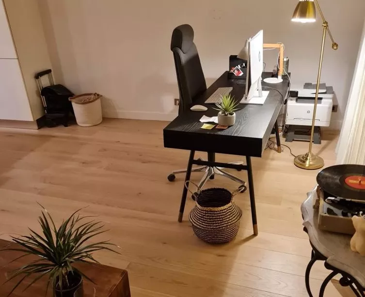 Pose d’un parquet dans un appartement moderne
