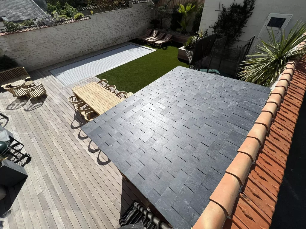 Aménagement d’un bel espace terrasse-piscine