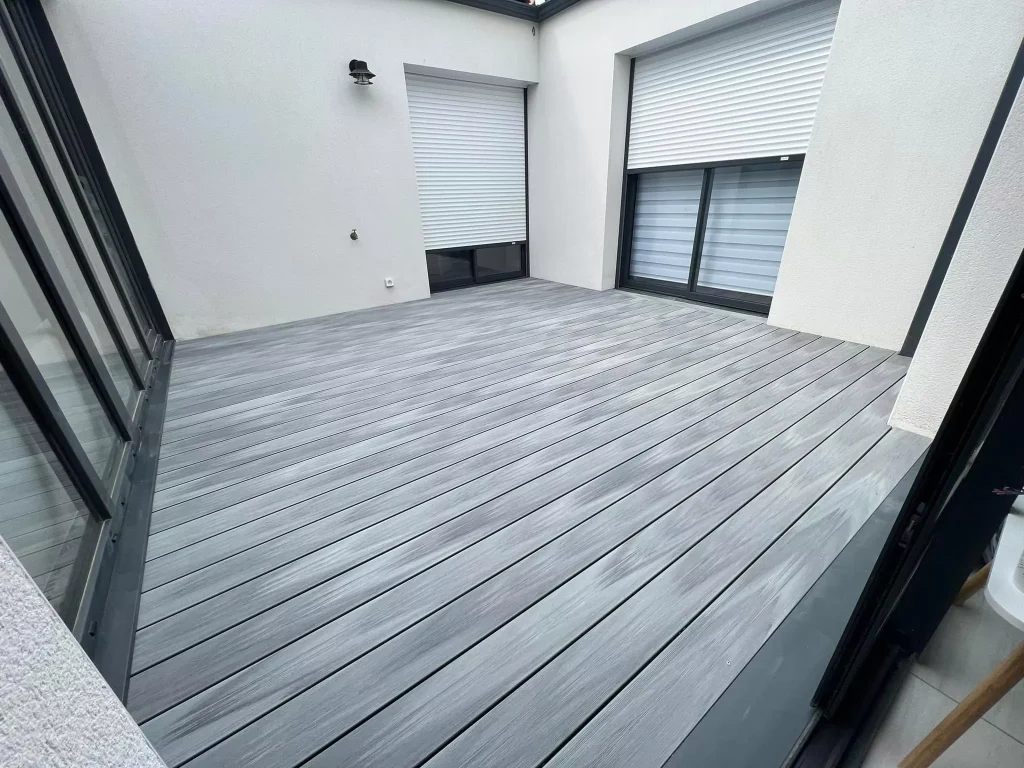 Pose d’une terrasse composite moderne